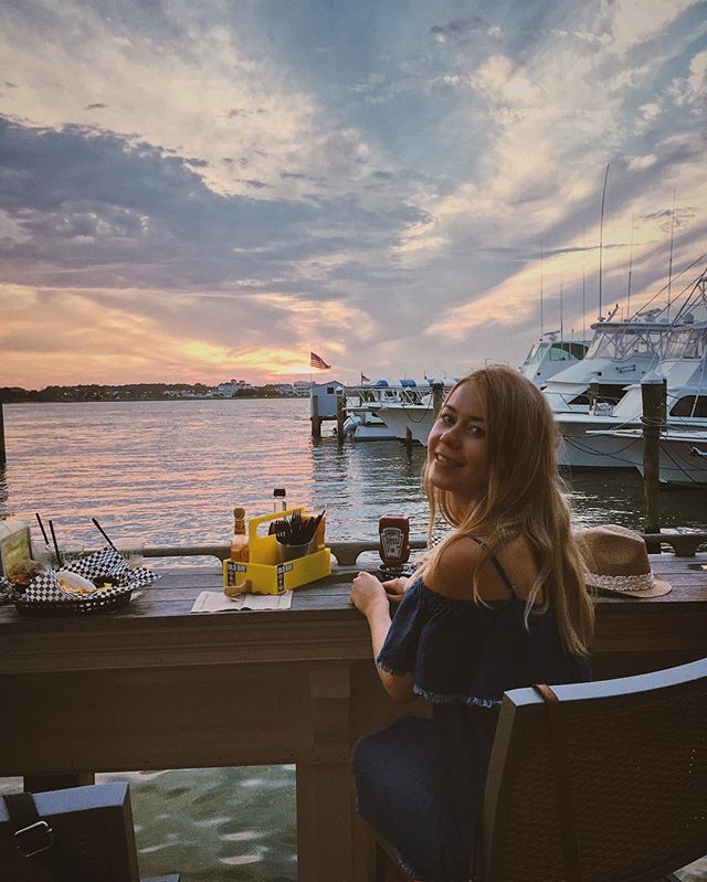 Анастасия Ковальская несколько лет подряд уезжает летом работать в Америку. Корреспондент “Ключ-Медиа” поговорила с девушкой о жизни за океаном, кредитах, работе и американской мечте