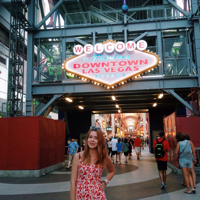 Анастасия Ковальская несколько лет подряд уезжает летом работать в Америку. Корреспондент “Ключ-Медиа” поговорила с девушкой о жизни за океаном, кредитах, работе и американской мечте