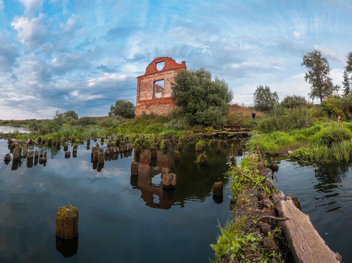 Развалины старой ГЭС в Заполицах