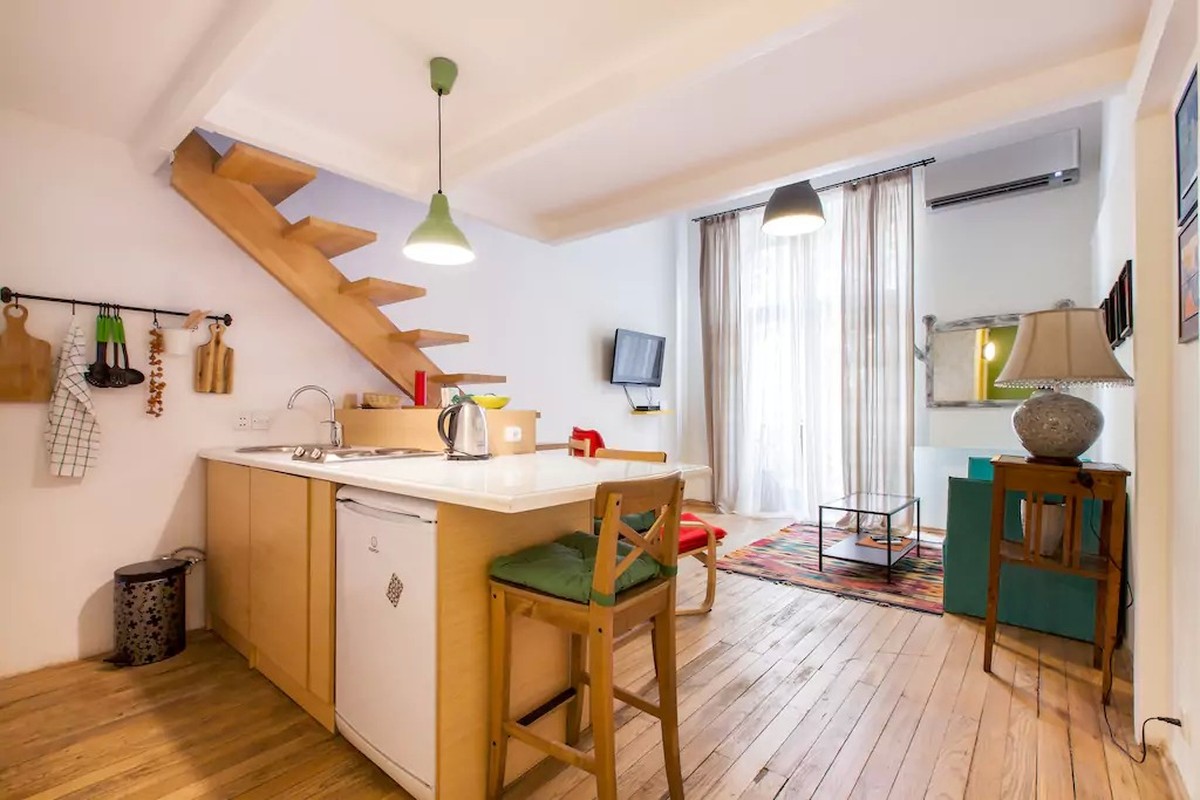 Влада Пайзулаева из Владимира оригинально отметила свой юбилей. Она с шестью подругами отправилась в Грузию, а оттуда в Турцию. Как отрывались девушки - именинница рассказала в интервью