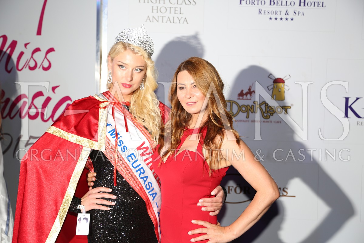 17 октября 2018 года исполнился 21 год модельному агентству “Жанна”. Накануне этого праздника мы пообщались с Жанной Згребновой, основательницей, руководительницей и вдохновительницей агентства