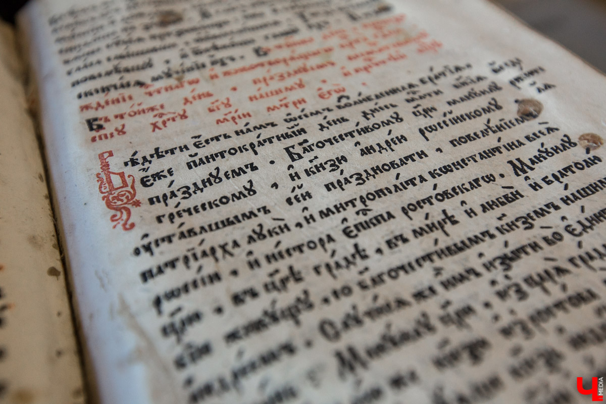 Гид Денис Лапин изучил летописи и старинные изображения и пришел к выводу: под Успенским собором во Владимире хранятся сокровища