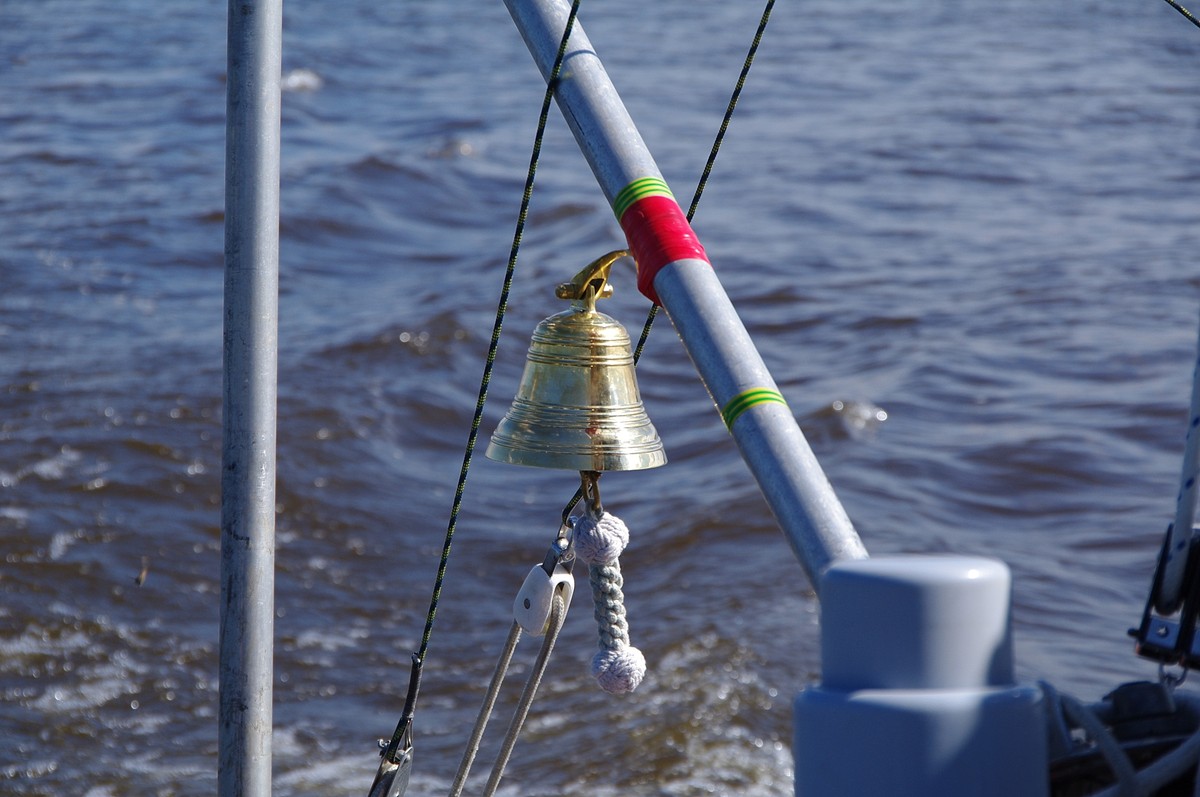 Капитан тримарана “Пола” Дмитрий Козлов, совершивший путешествие из Баренцева в Белое море, рассказал о том, страшно ли двое суток идти в шторм, стоит ли бояться медведей и какая рыба клюет в северном океане