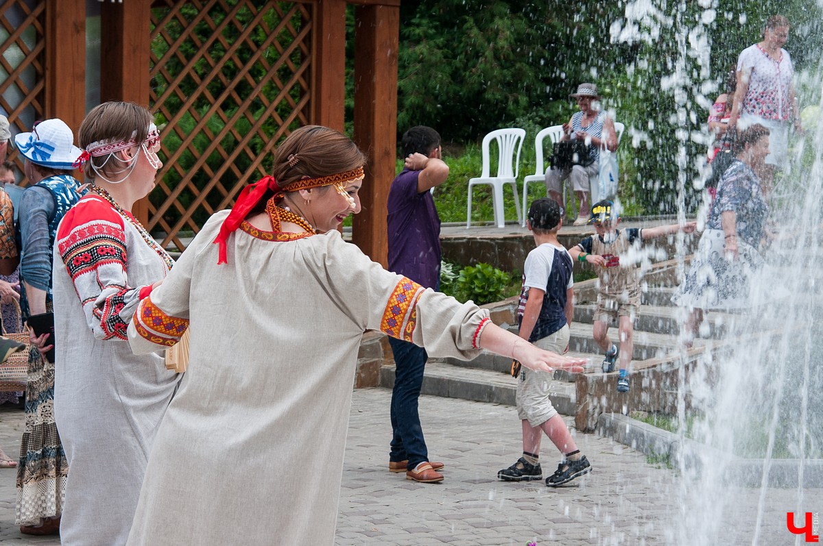 15 июля во Владимире прошел Вишневый спас. В этом году он совпал с окончанием чемпионата мира по футболу, и владимирцы решили отметить это событие по-спортивному