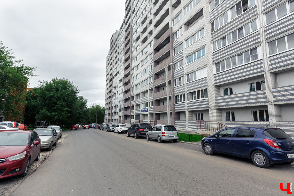 Корреспондент “Ключ-Медиа” прогулялась по улице Северной с двумя жительницами Владимира. Жена и мама малыша, а также не обремененная семейными обязательствами молодая девушка - обе высказали свою точку зрения о жизни в этом районе