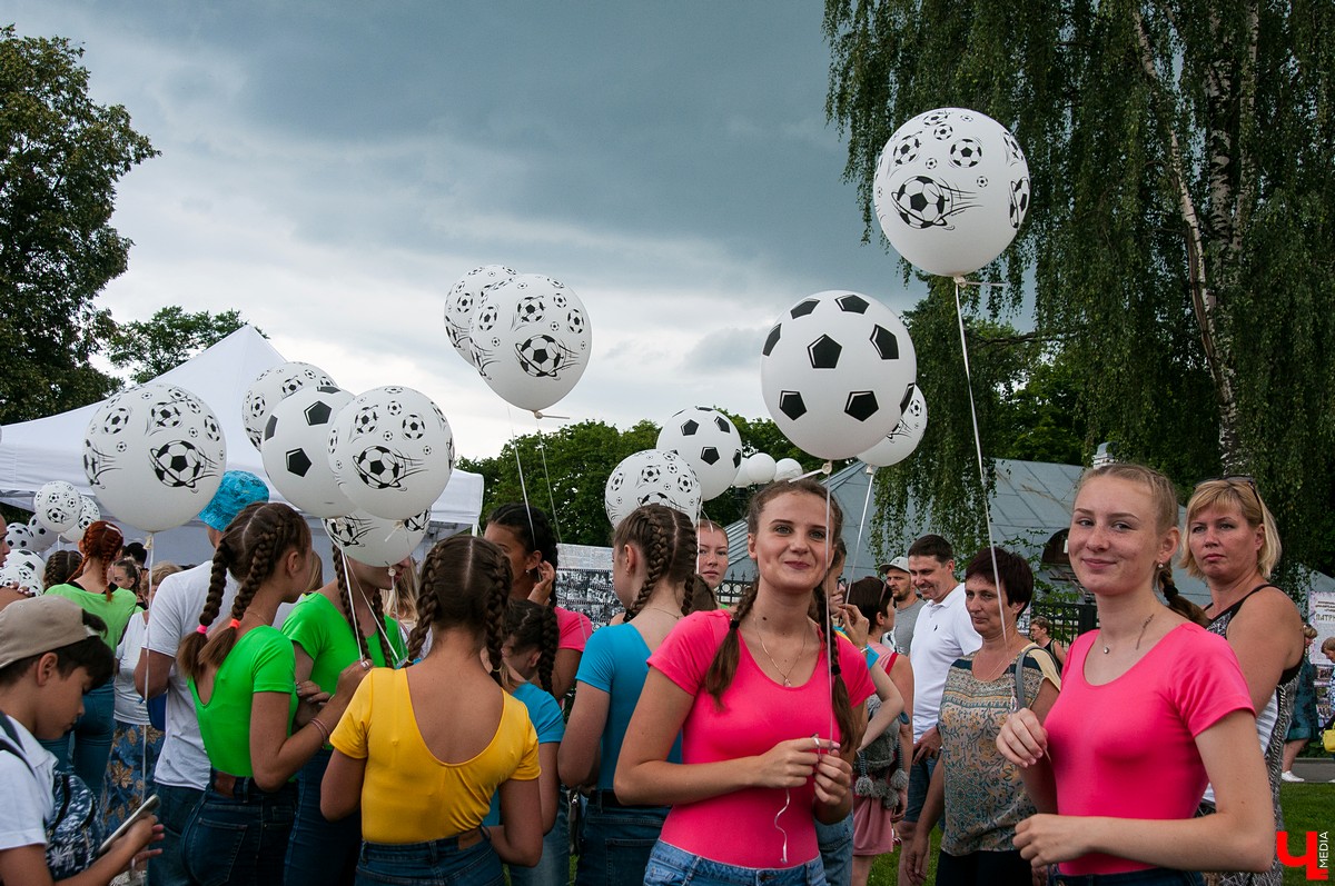15 июля во Владимире прошел Вишневый спас. В этом году он совпал с окончанием чемпионата мира по футболу, и владимирцы решили отметить это событие по-спортивному