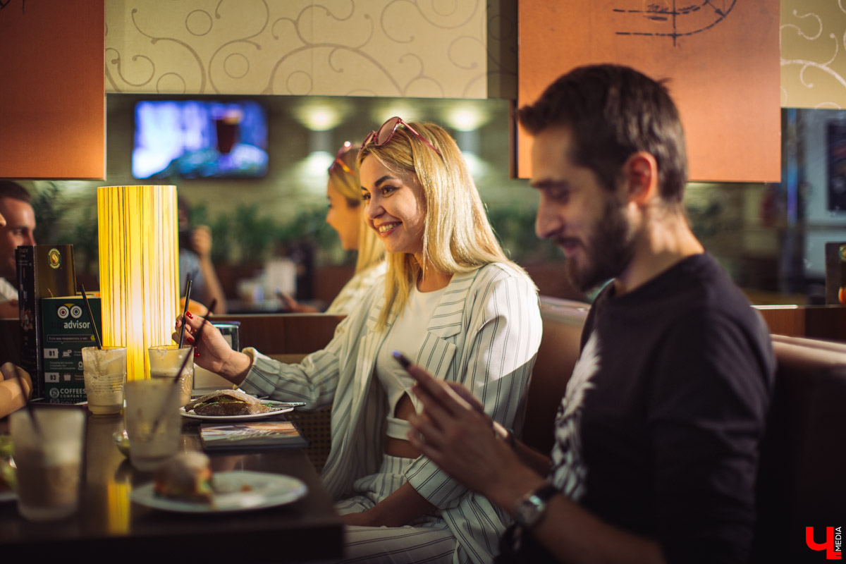 Блогеры из проекта “Инста-ужин” посетили кофейню COFFEESHOP COMPANY во Владимире и попробовали фирменные блюда