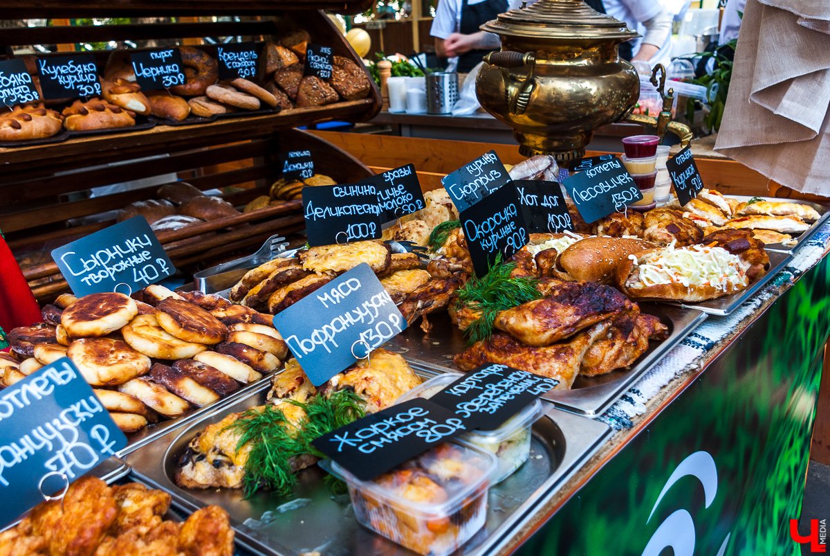 26 августа в Коврове прошёл гастрономический фестиваль «СамБыЕл». В нем приняло участие 7 ресторанов, удивлявших гостей оригинальными блюдами