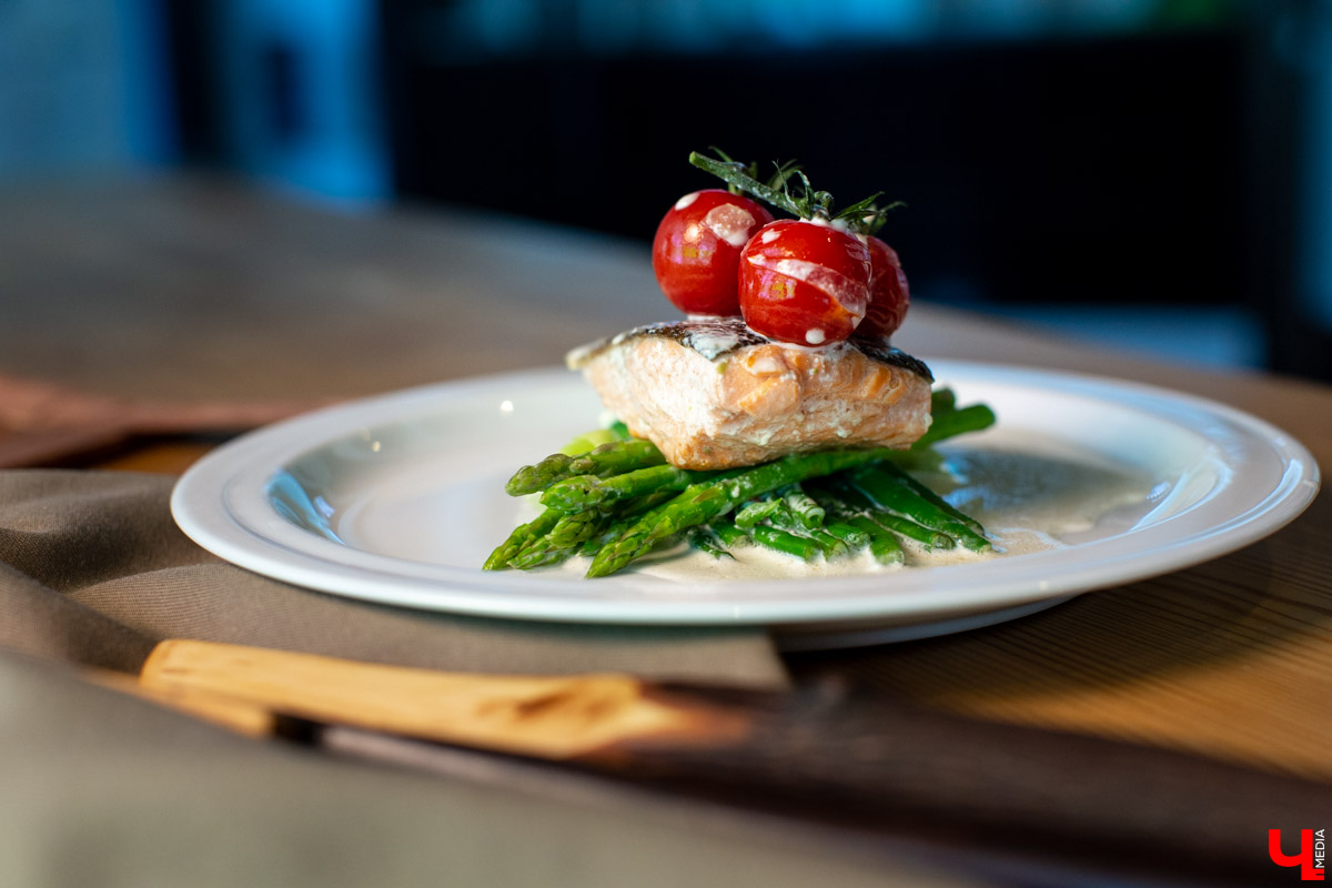 Шеф-повар Дмитрий Орловский открыл пловцу Сергею Сафонову вкус спаржи, рецепт быстрого приготовления лосося и секрет, как доставить удовольствие женщине