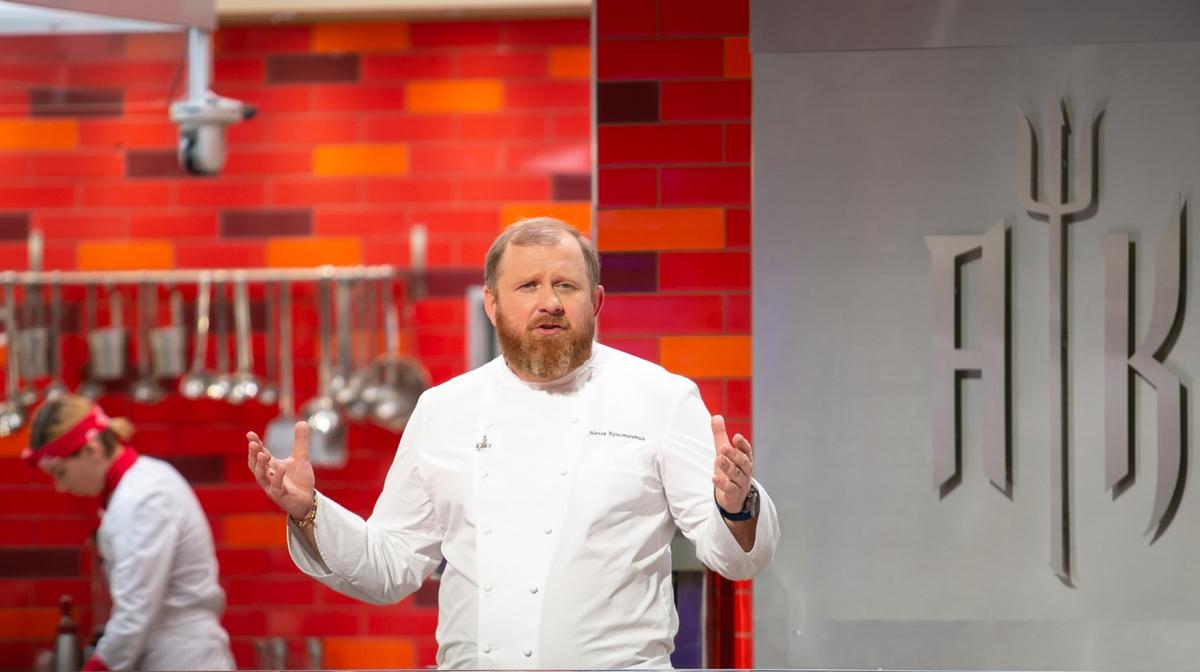 Константин Ивлев, ведущий кулинарного шоу «Адская кухня» 