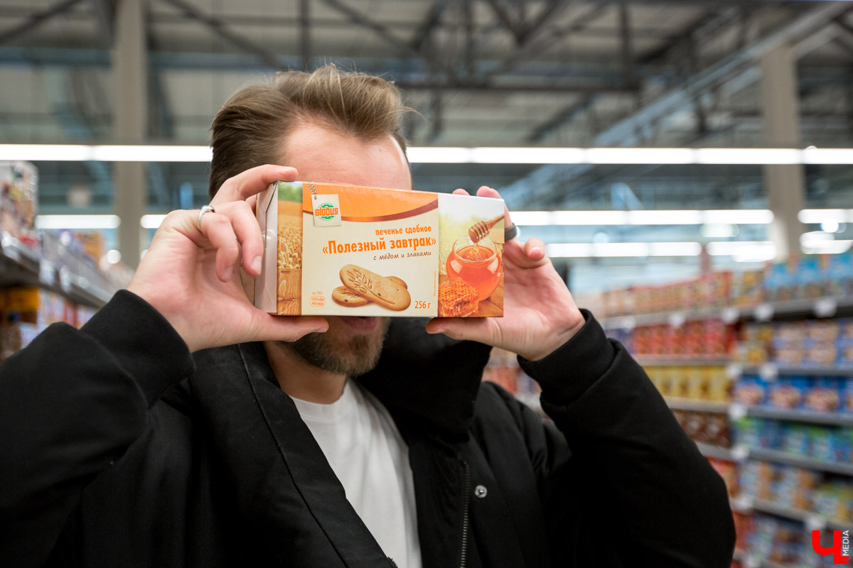 Шеф Дмитрий Орловский показал певцу Дмитрию Захария, как приготовить из тыквы крем-суп и чизкейк с меренгой