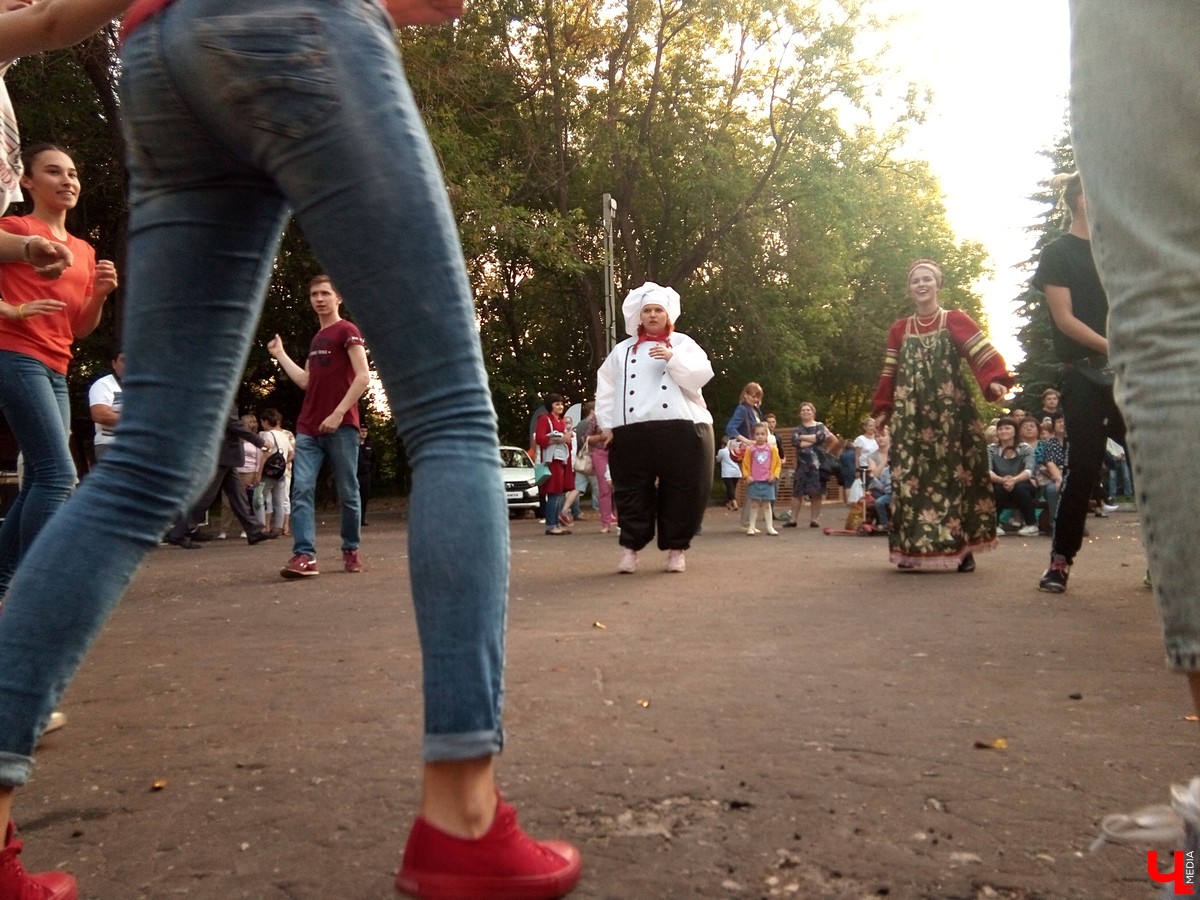 7-8 сентября в Суздале прошел третий фестиваль «Медовуха Fest». В 2018 году медовары привезли ставленый мед, сбитень, безалкогольную медовуху и травяные настои