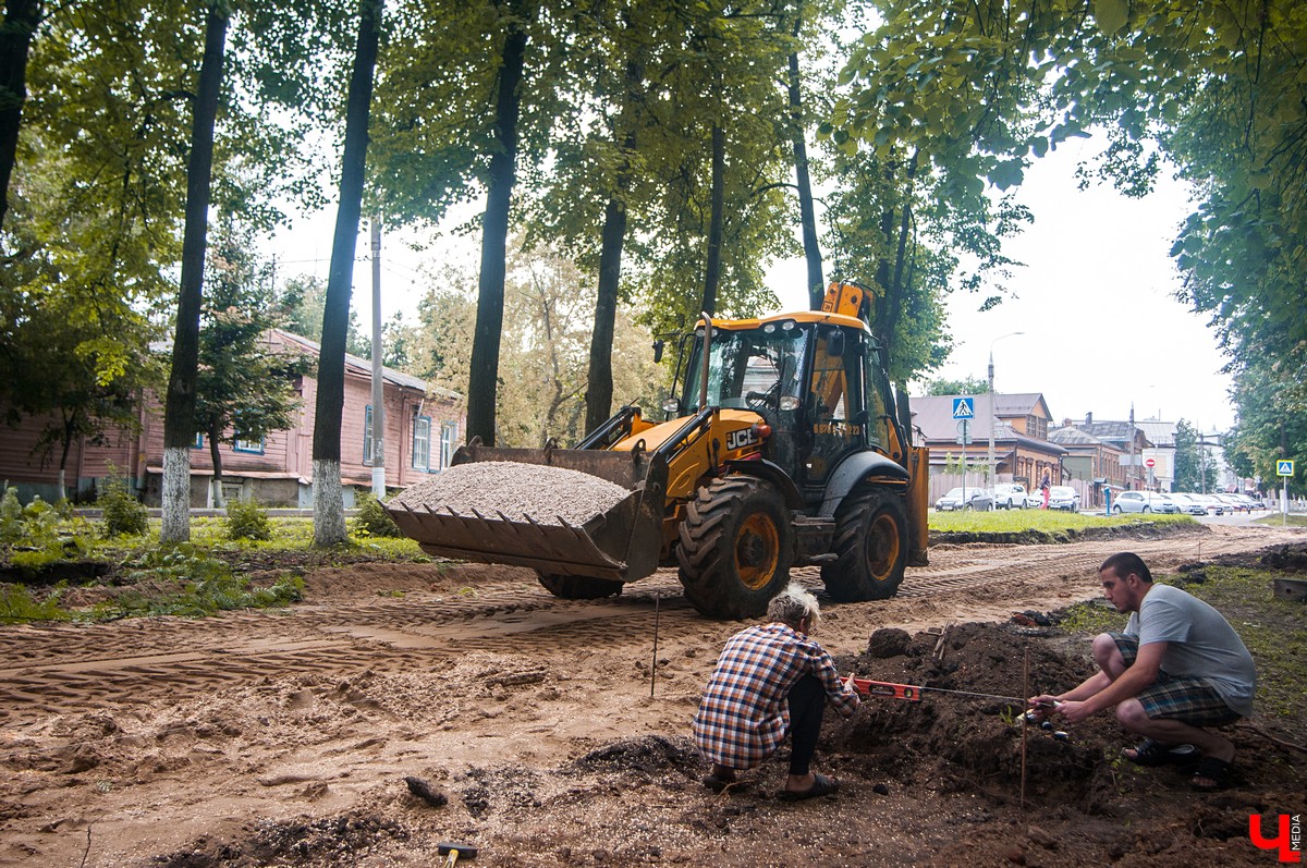 Парк на улице Никитской во Владимире попал в программу благоустройства. Сейчас там идут работы, по итогам которых в сквере появятся скамейки, цветники и детская площадка