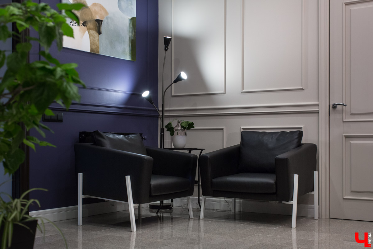 Продолжаем рубрику “Интерьер недели”. На днях мы заглянули в гости к Алексею Веденееву, адвокату, чей офис не похож на типичную юридическую контору