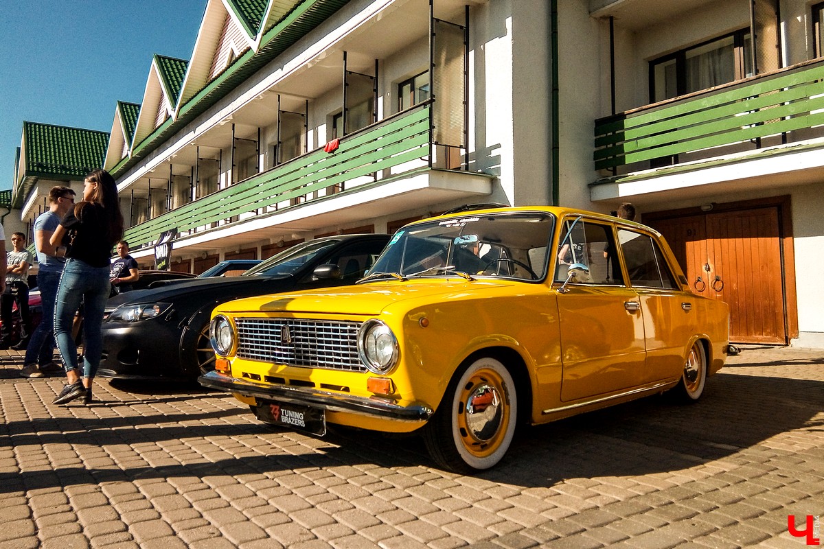 15 и 16 сентября в Суздале прошел фестиваль автомобильного тюнинга Tuning Car Awards. На него съехалось больше 100 машин со всей России