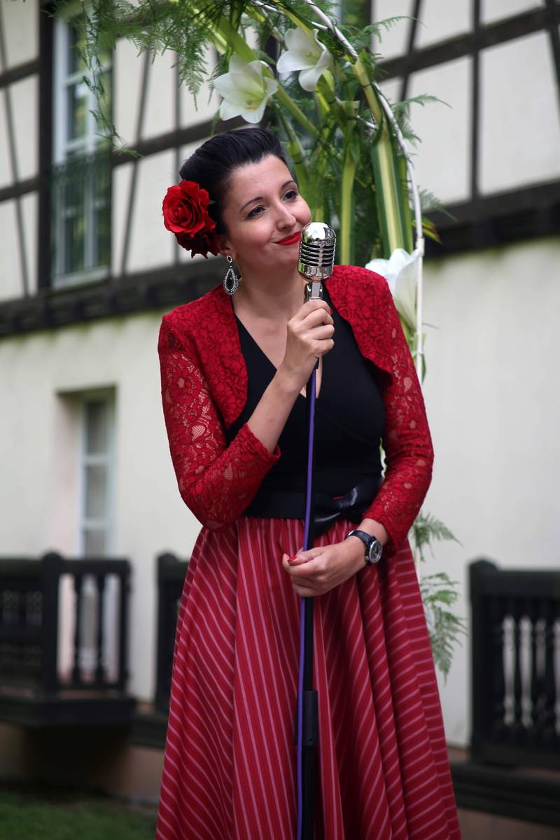 Жительница Владимира Елена Суркова вышла замуж за француского ресторатора Оливье. Свадьбу молодожены праздновали дважды