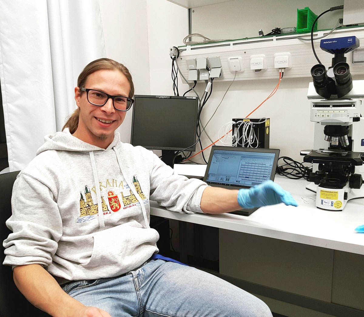 Владимирец Егор Дзюбенко живет в Германии и руководит научными исследованиями. В интервью биофизик рассказал о работе за границей и особенностях быта