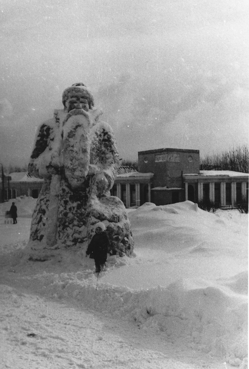 Сначала было Козье поле, затем владимирская ВДНХ, потом парк 850-летия города и Центральный. История одного из любимых мест отдыха во Владимире