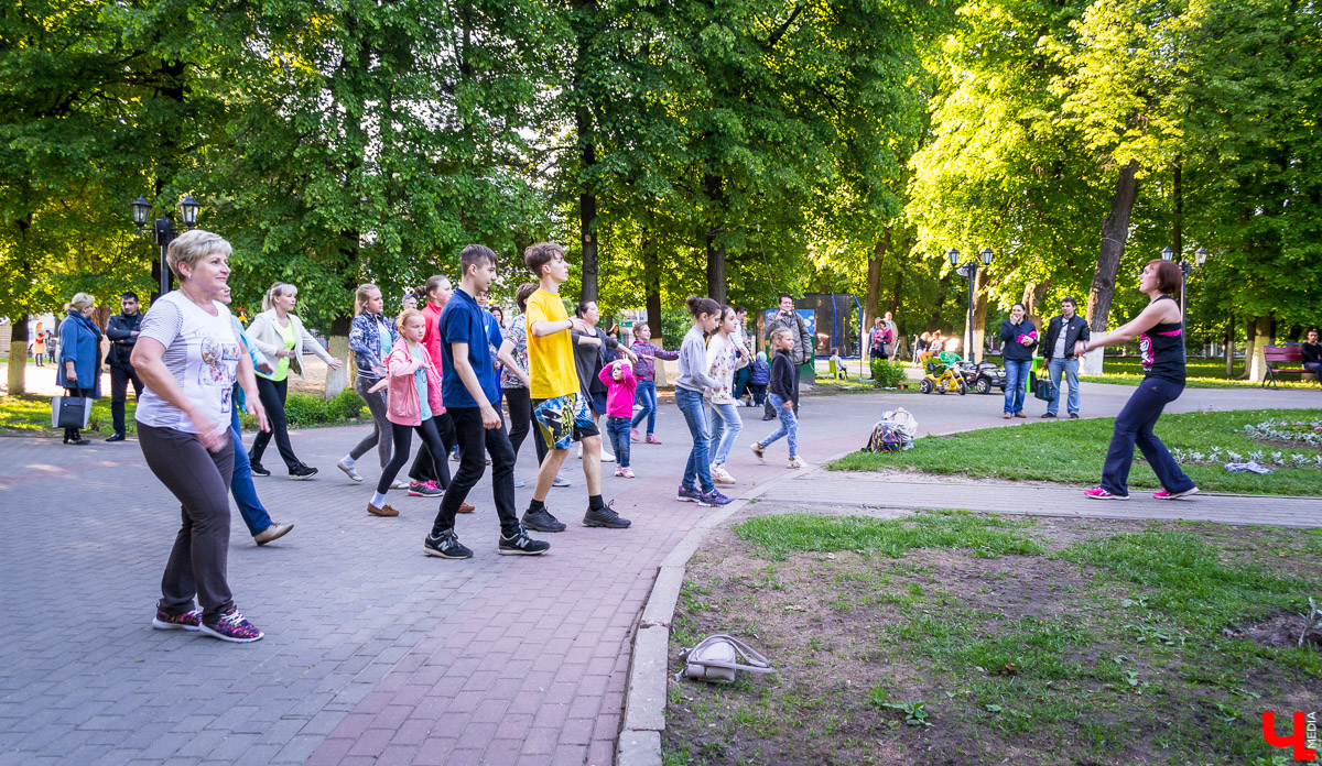 Зумба-фитнес в «Липках»: танцы на свежем воздухе