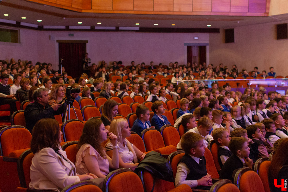 Профессия учителя. Что она скрывает в себе? Чтобы это узнать, мы заглянули во владимирскую гимназию № 23 и побеседовали с ее педагогами на всевозможные темы