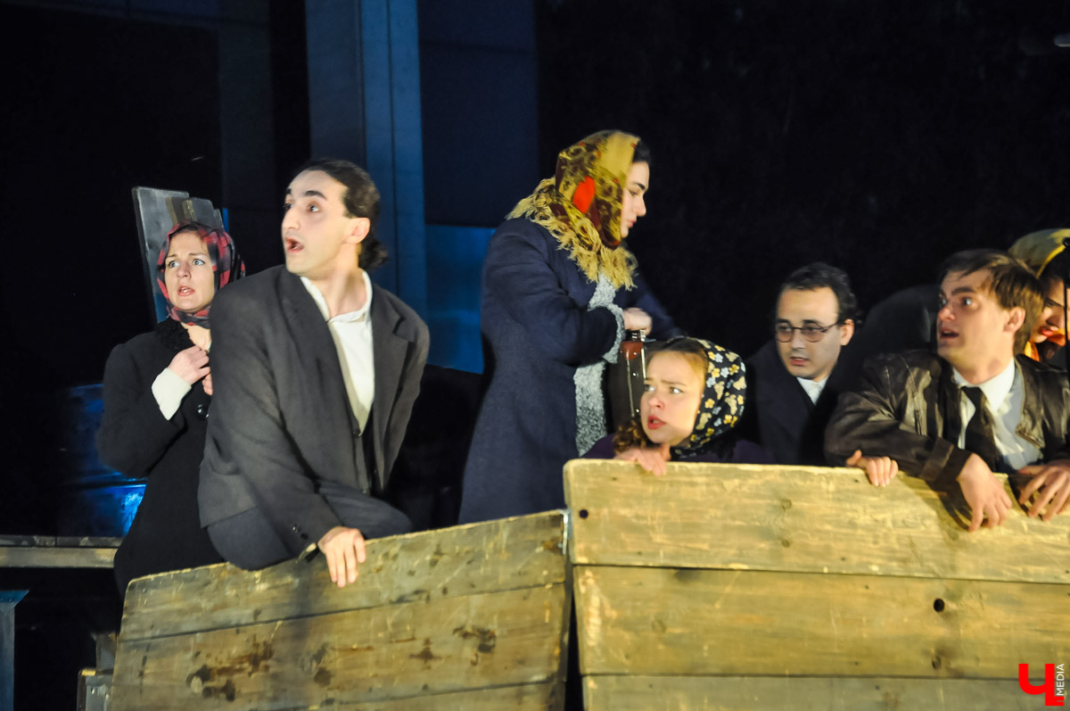 «Молодая гвардия» на Театральной площади