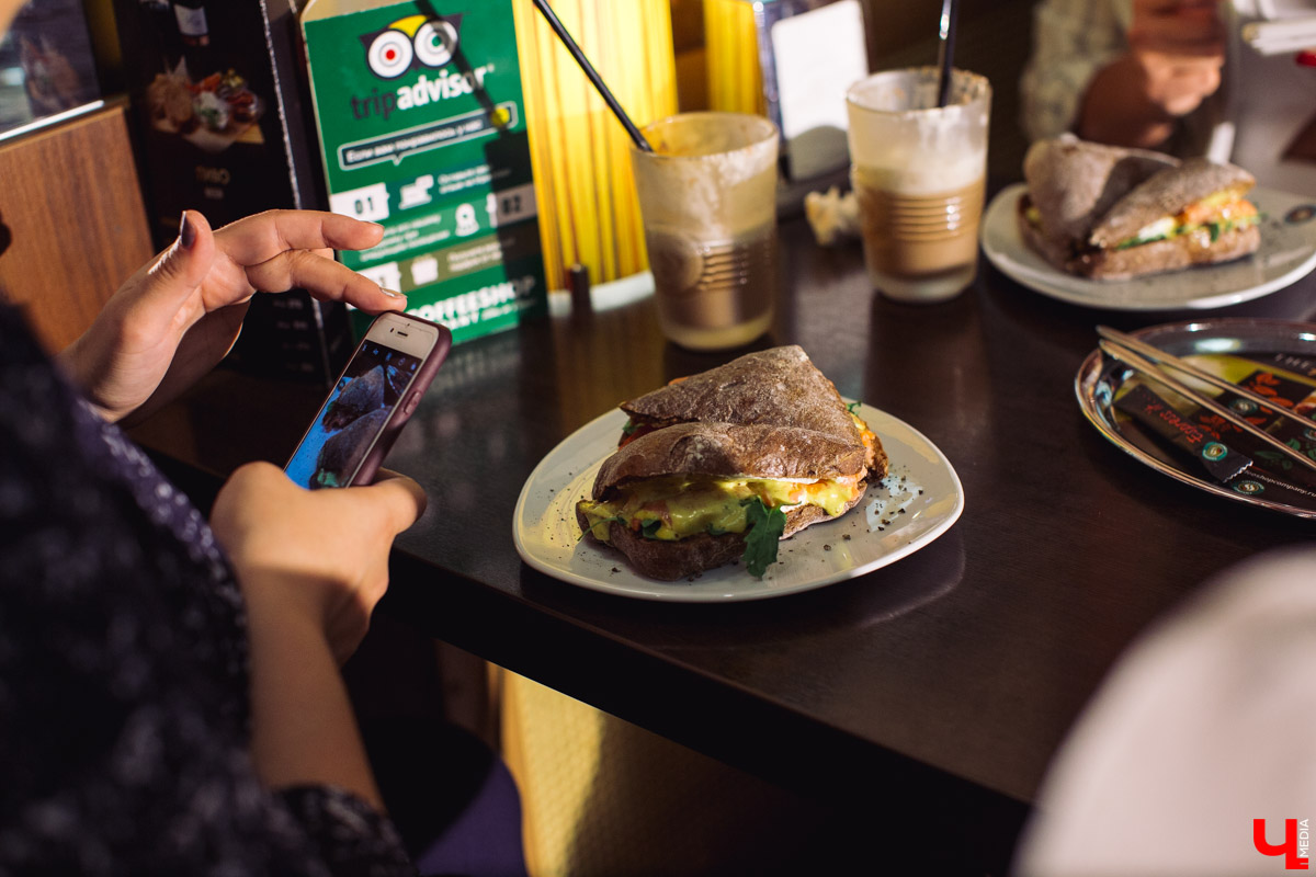 Блогеры из проекта “Инста-ужин” посетили кофейню COFFEESHOP COMPANY во Владимире и попробовали фирменные блюда