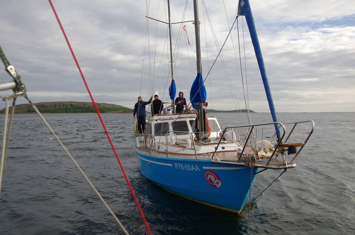 Капитан тримарана “Пола” Дмитрий Козлов, совершивший путешествие из Баренцева в Белое море, рассказал о том, страшно ли двое суток идти в шторм, стоит ли бояться медведей и какая рыба клюет в северном океане