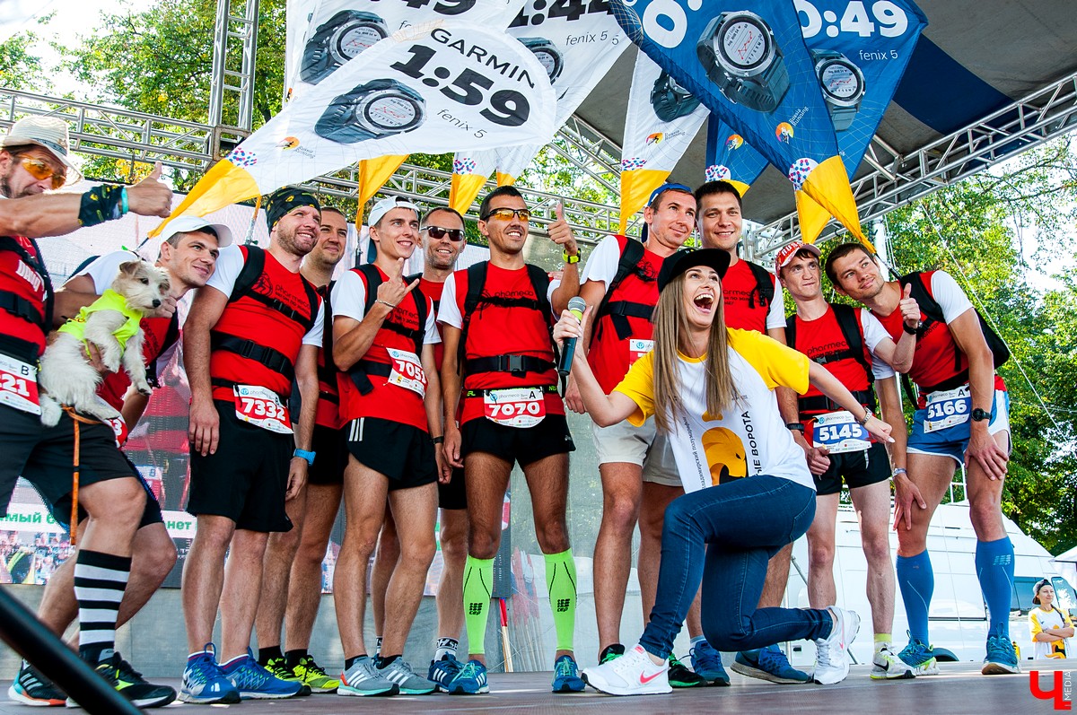 8 сентября во Владимире прошел 2-й полумарафон “Золотые ворота”. В нем приняли участие больше 5500 спортсменов из России, Германии, Мексики, Польши и Южной Африки. Победителей награждала фигуристка Ирина Слуцкая