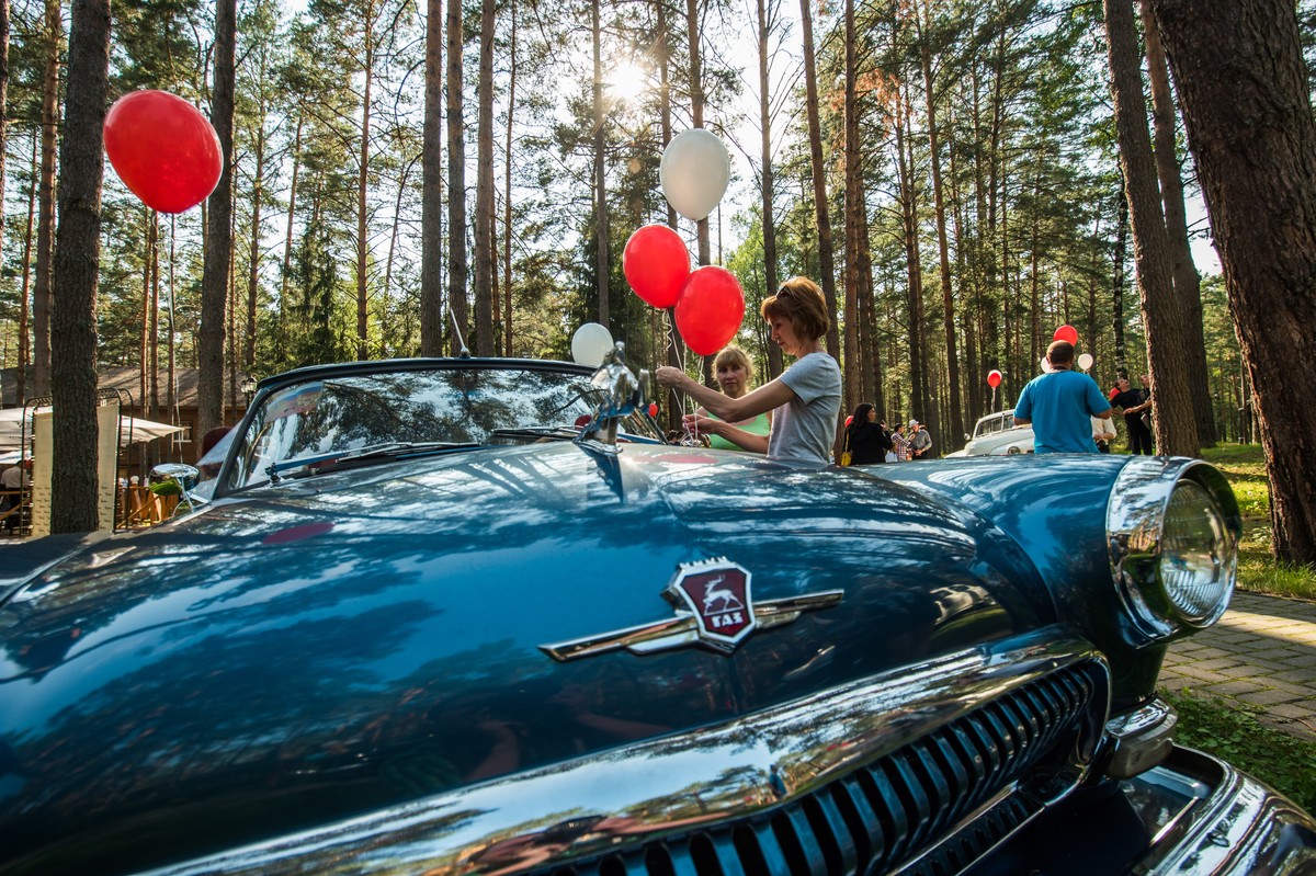 8 сентября в эко-отеле “ВеЛес” пройдет ежегодная выставка - «Ретро-гараж». На ней будут представлены раритетные винтажные автомобили, велосипеды и мотоциклы из частных коллекций