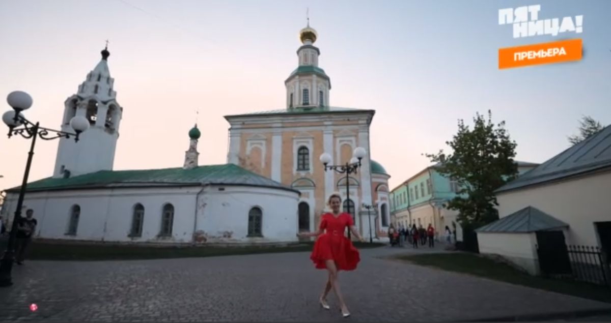 17 июля по телеканалу “Пятница” показали новый выпуск программы “Орел и Решка” во Владимире. Ведущие проехались по области и спрятали в заброшенном доме бутылку с сотней долларов