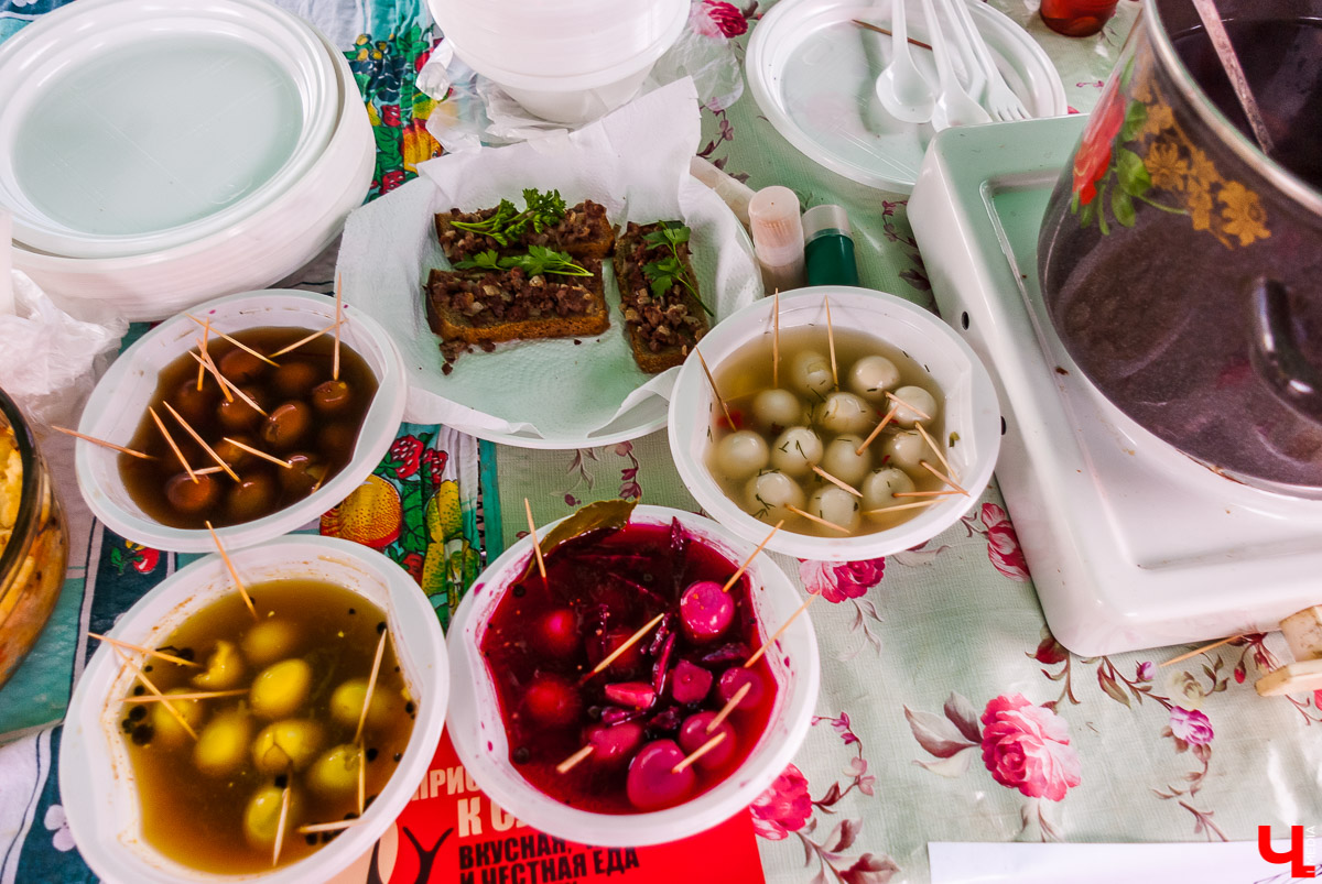 6 октября в Суздале прошла Традиционная Евфросиньевская ярмарка. Мероприятие собрало продавцов и производителей разных товаров из Суздаля и соседних городов