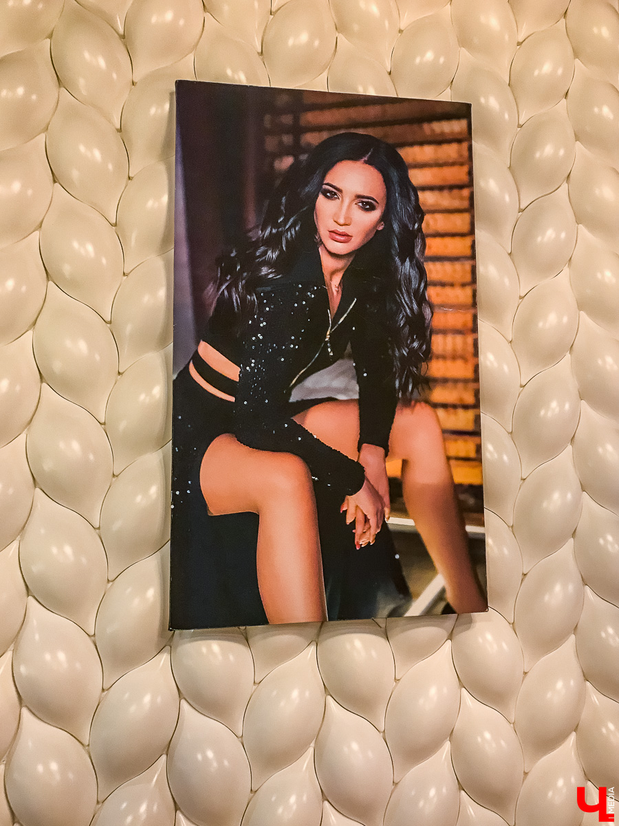 Журналист Ключ-Медиа побывала в ресторане Ольги Бузовой, оценила интерьер и узнала, что там за салаты такие подают под названием “Мало половин” и “Бузцезарь”