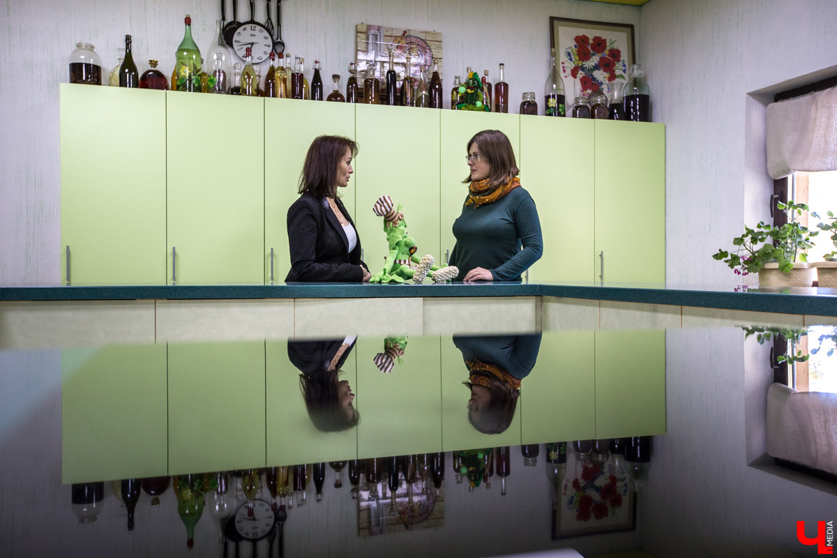 Журналист “Ключ-Медиа” отправилась на экскурсию в суздальский ресторан “Огурец” и узнала, как создавался дизайн интерьера этого заведения, какие самые необычные блюда входят в меню и где закупаются ингредиенты для них