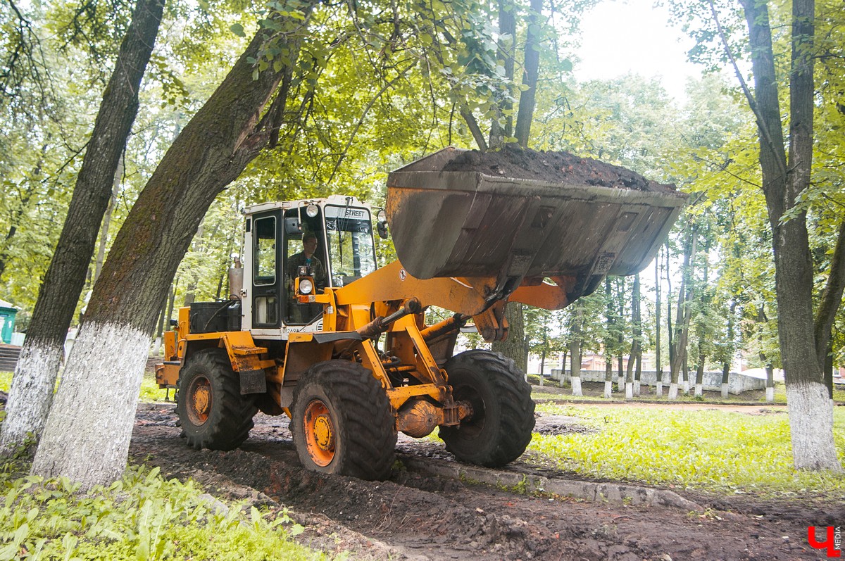 Парк на улице Никитской во Владимире попал в программу благоустройства. Сейчас там идут работы, по итогам которых в сквере появятся скамейки, цветники и детская площадка