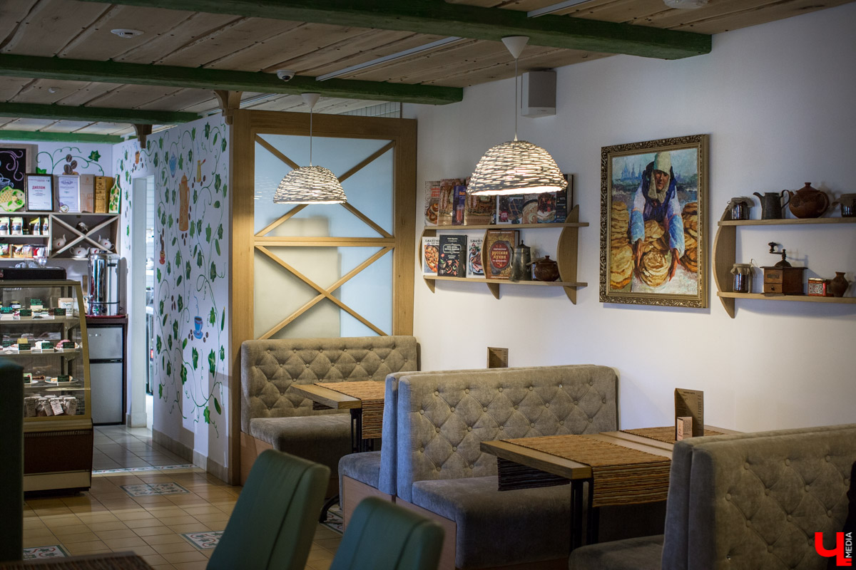 Журналист “Ключ-Медиа” отправилась на экскурсию в суздальский ресторан “Огурец” и узнала, как создавался дизайн интерьера этого заведения, какие самые необычные блюда входят в меню и где закупаются ингредиенты для них