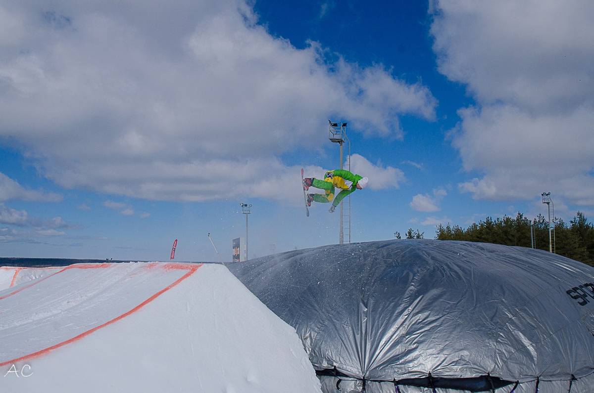 Гигантская подушка Big Air установлена на Красной горке