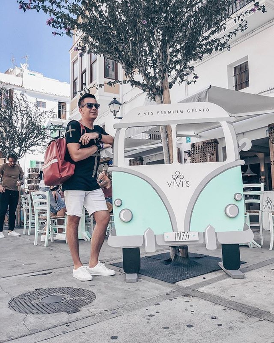 Владимирский диджей Алекс Кокс вернулся с Ибицы и рассказал о лучших, на его взгляд, местах острова. И, конечно, о самых крутых вечеринках