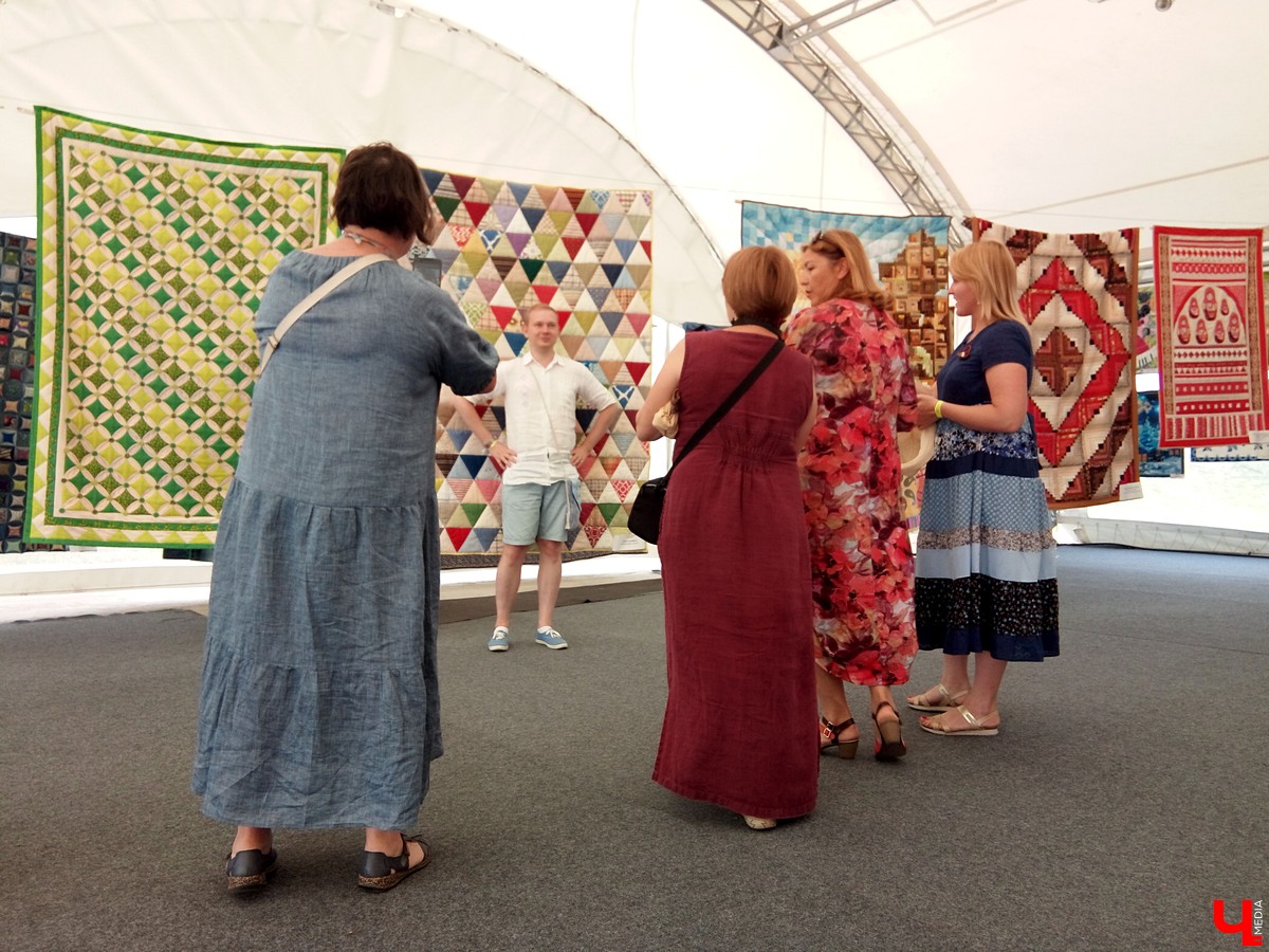 С 9 по 16 августа в Суздале проходит международный фестиваль лоскутного шитья. Участвуют в нем не только женщины, но и мужчины