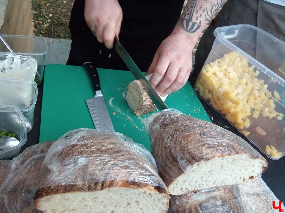 7-8 сентября в Суздале прошел третий фестиваль «Медовуха Fest». В 2018 году медовары привезли ставленый мед, сбитень, безалкогольную медовуху и травяные настои