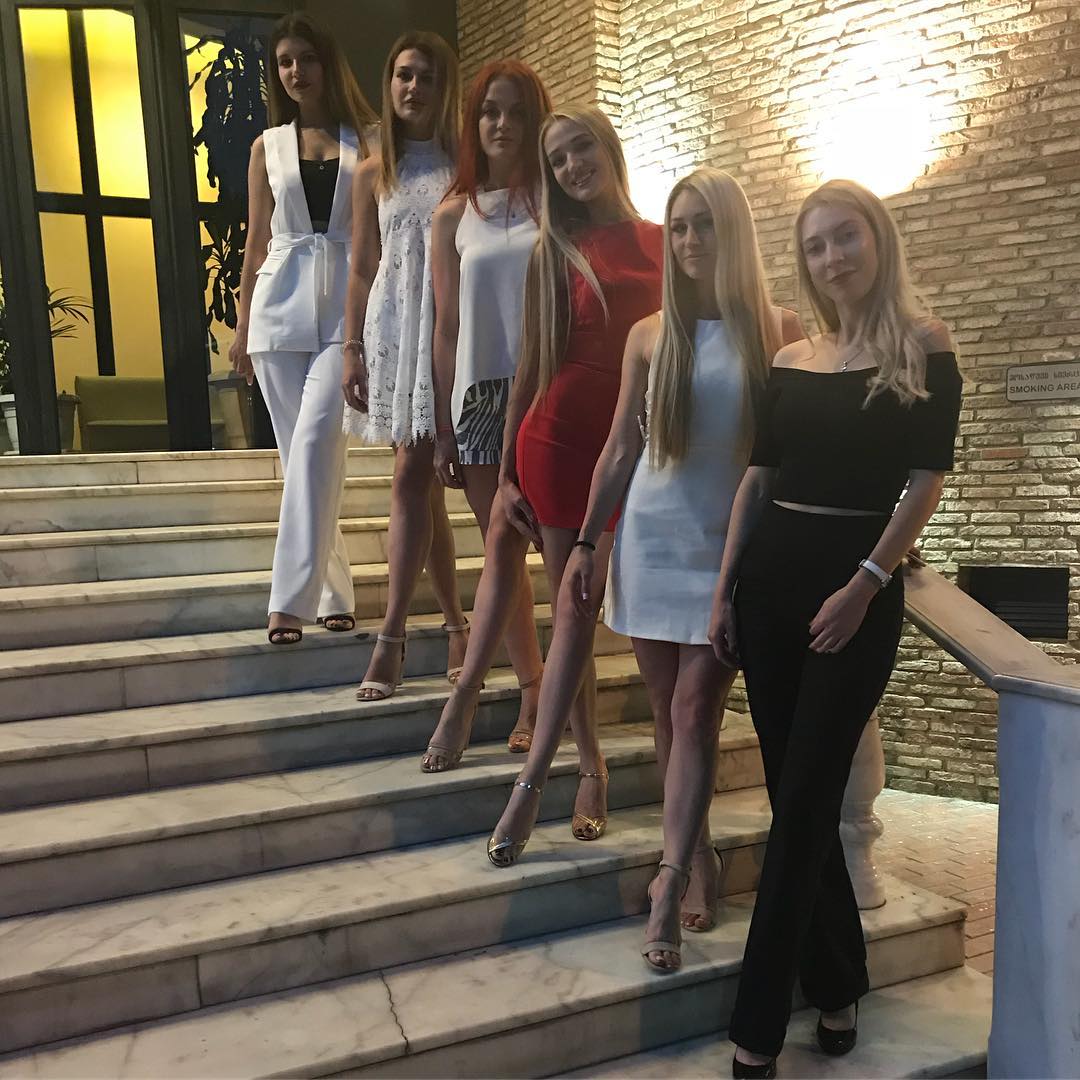 Влада Пайзулаева из Владимира оригинально отметила свой юбилей. Она с шестью подругами отправилась в Грузию, а оттуда в Турцию. Как отрывались девушки - именинница рассказала в интервью