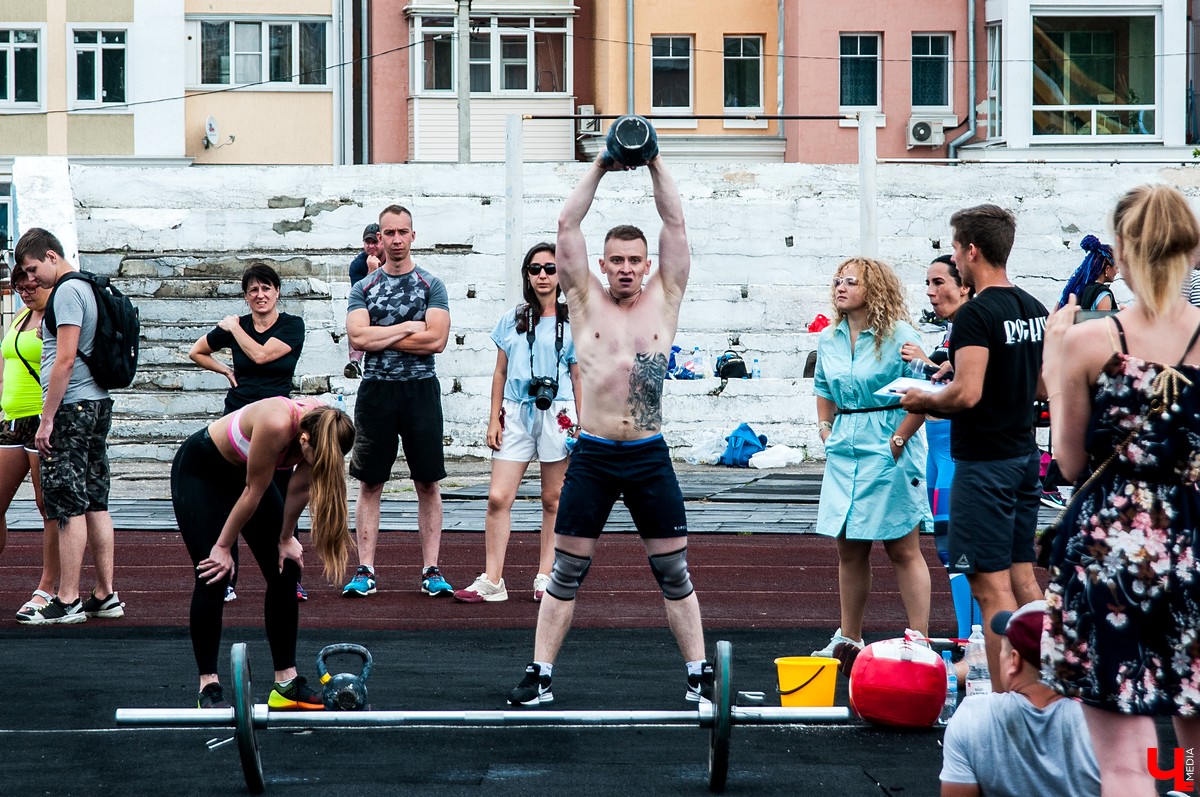 14 июля во Владимире на стадионе “Лыбедь” прошёл ежегодный чемпионат по кроссфиту “РОСИЧ 2018”. В этот раз организаторы выбрали несколько командных комплексов, с которыми может справиться спортсмен любой подготовки