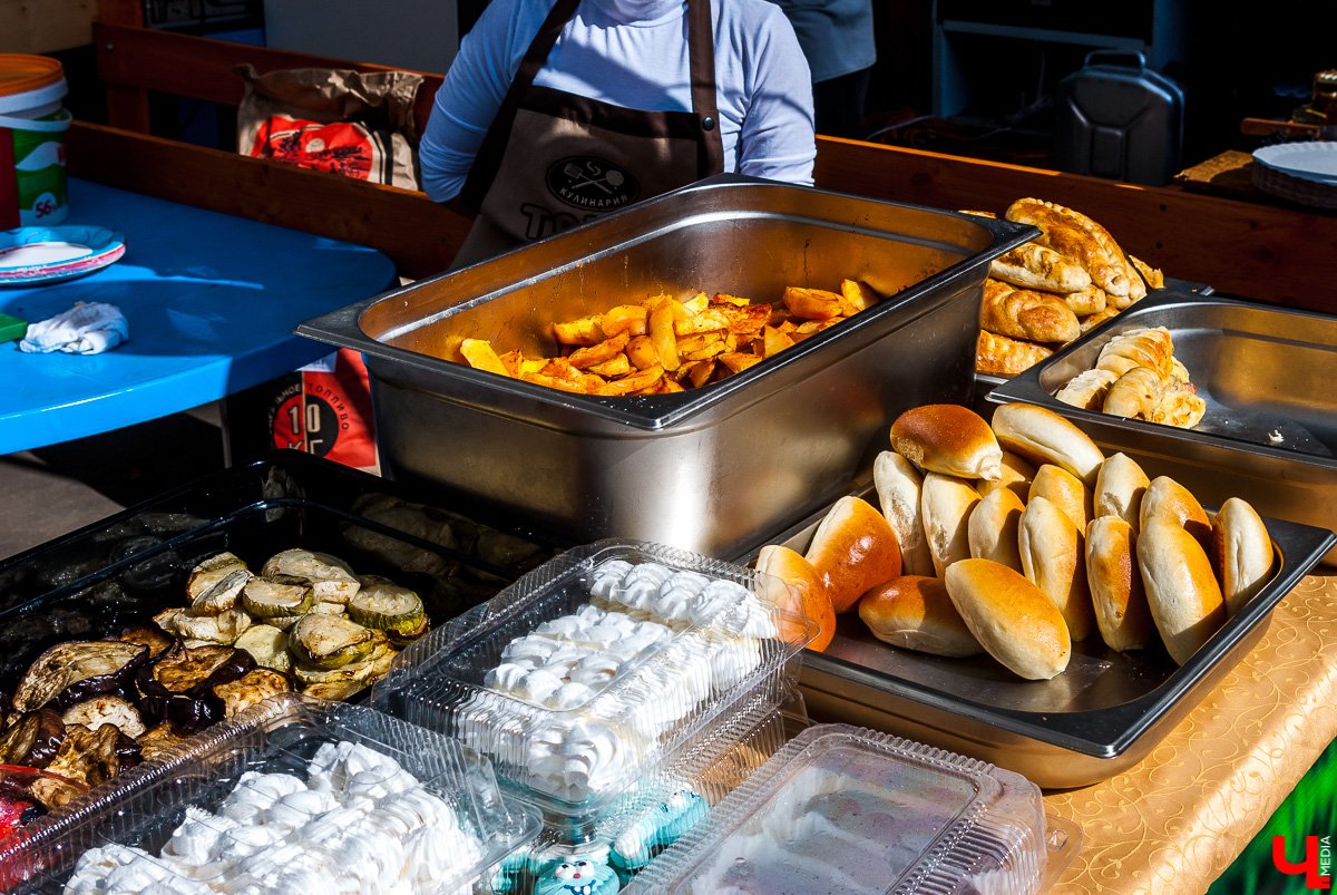 26 августа в Коврове прошёл гастрономический фестиваль «СамБыЕл». В нем приняло участие 7 ресторанов, удивлявших гостей оригинальными блюдами