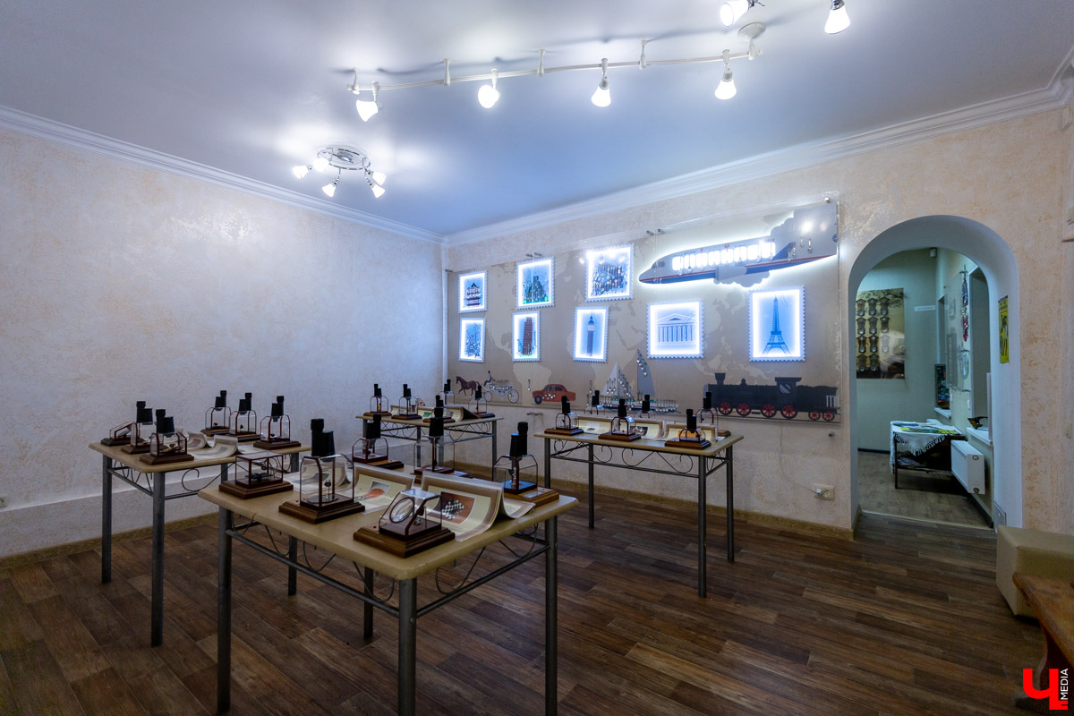 До 18 августа во Владимире можно увидеть подкованную блоху и другие микроминиатюры русского мастера Владимира Анискина. Корреспондент “Ключ-Медиа” побывал на выставке и сделал фоторепортаж