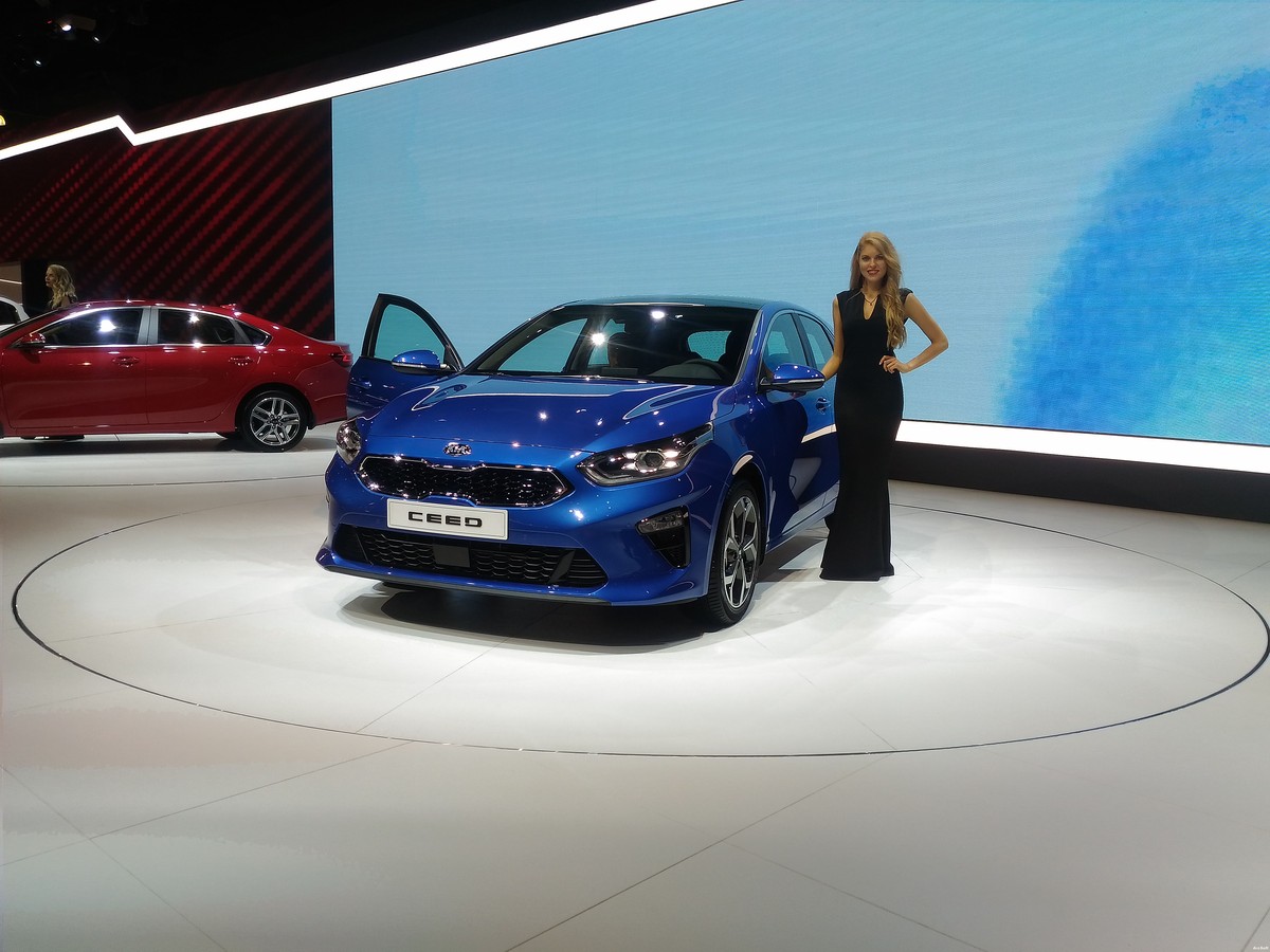 С 31 августа по 9 сентября в Крокус Экспо проходил Московский международный автомобильный салон 2018. Автоэксперт Андрей Даведьянов побывал на выставке и рассказал о том, что ждет автолюбителей в недалеком будущем