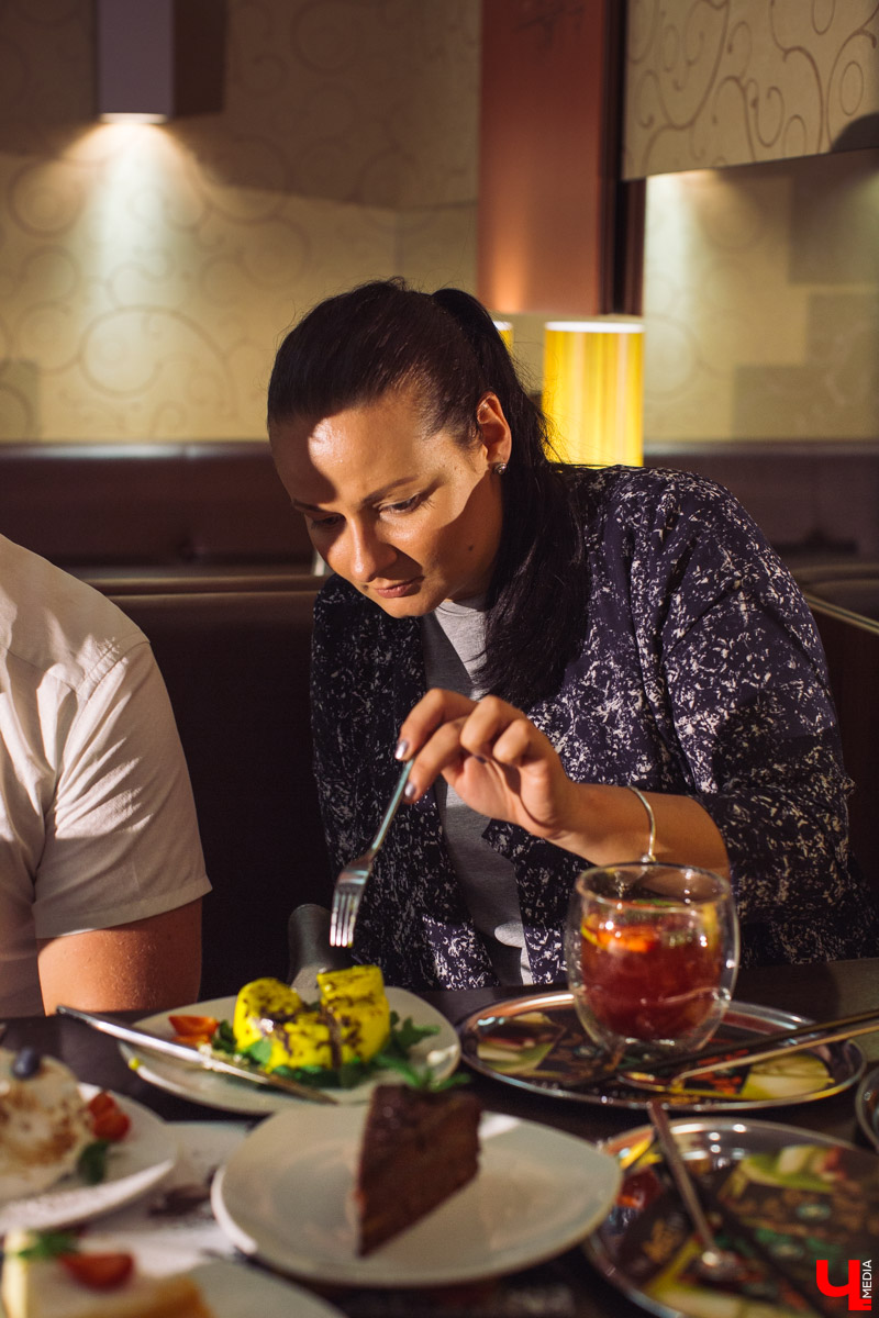 Блогеры из проекта “Инста-ужин” посетили кофейню COFFEESHOP COMPANY во Владимире и попробовали фирменные блюда