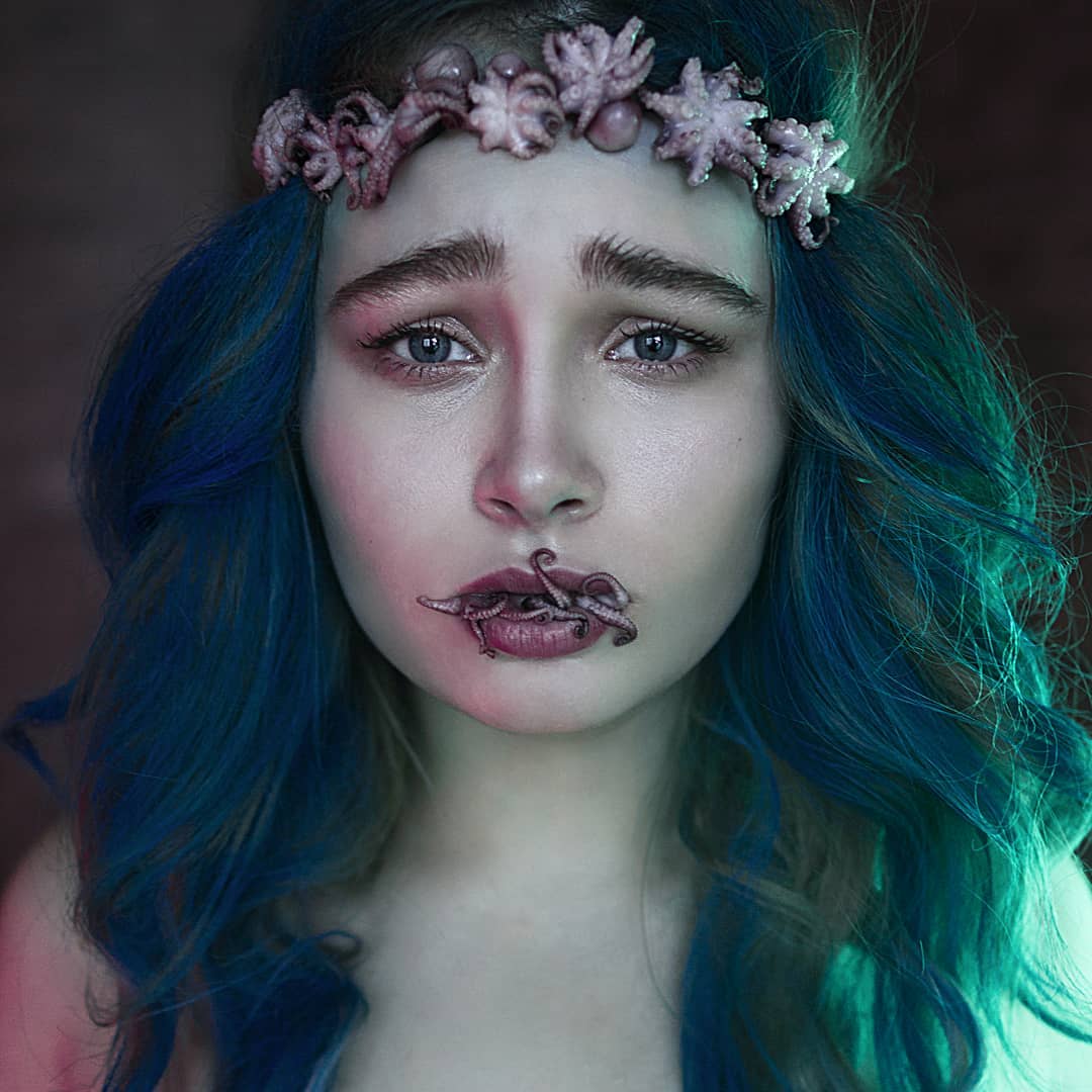 Популярная в «Инстаграм» косплеерша рассказала журналисту «Ключ-Медиа» о том, как создаются яркие фэнтезийные образы, сколько это отнимает времени и денег и приносит ли её аккаунт прибыль