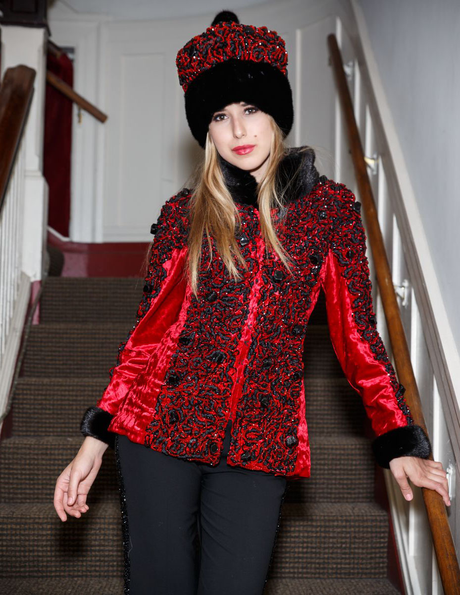 Владимирский дизайнер одежды премиум-класса Андрей Перескоков на днях возил свои наряды на показ в Сан-Франциско. Там состоялось открытие интеллектуального казино, по типу российского “Что? Где? Когда?”