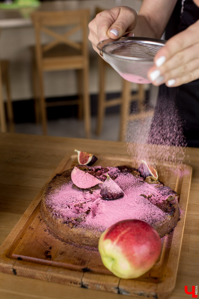 Шеф-повар Дмитрий Орловский приготовил для вегетарианки и марафонца Анны Гавриловой безглютеновый десерт