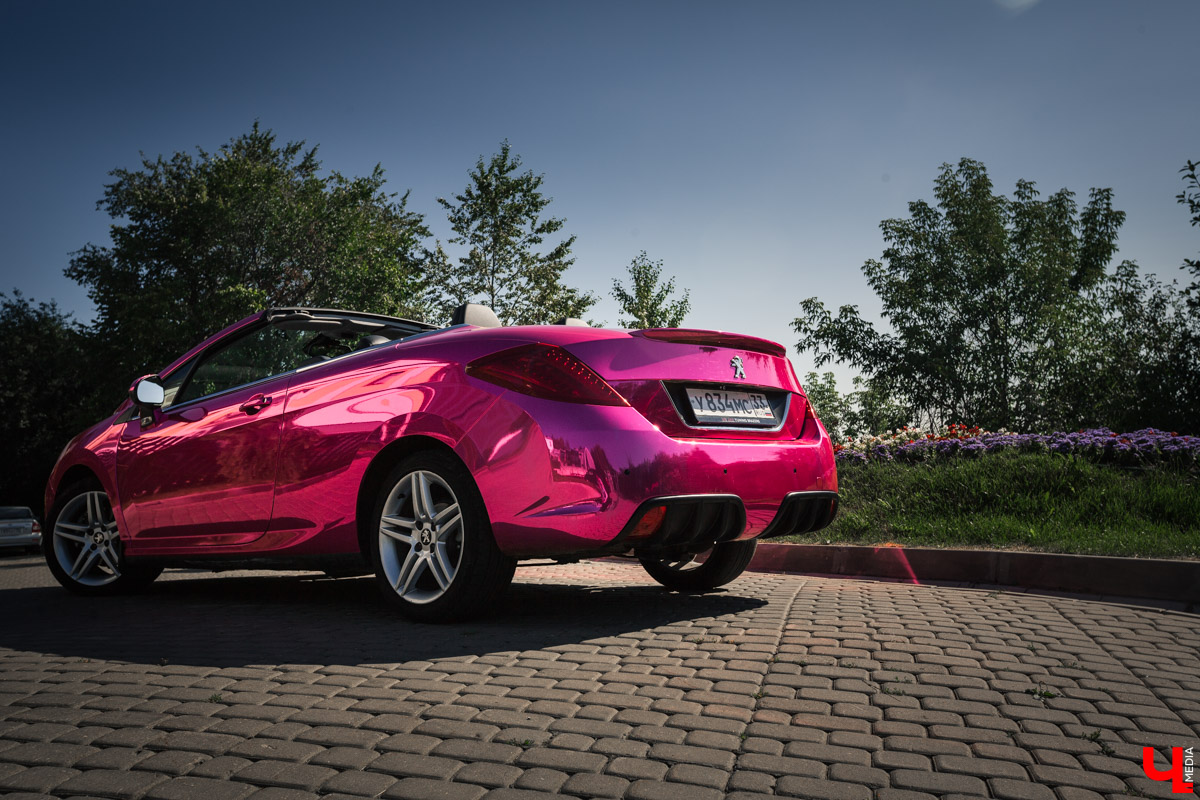 Розовый кабриолет Пежо Маргариты Скарлетт