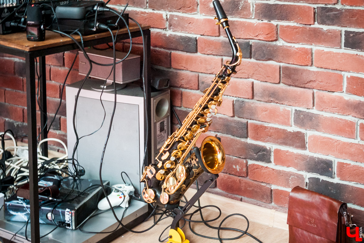 Как звучат уникальные дудки Олега Переверзева